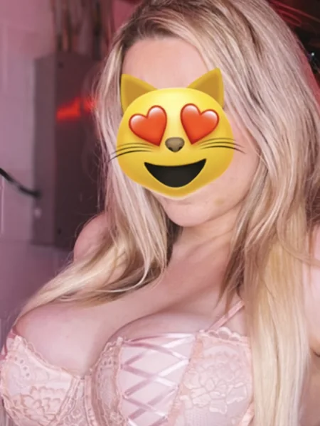 blondiehotwife89